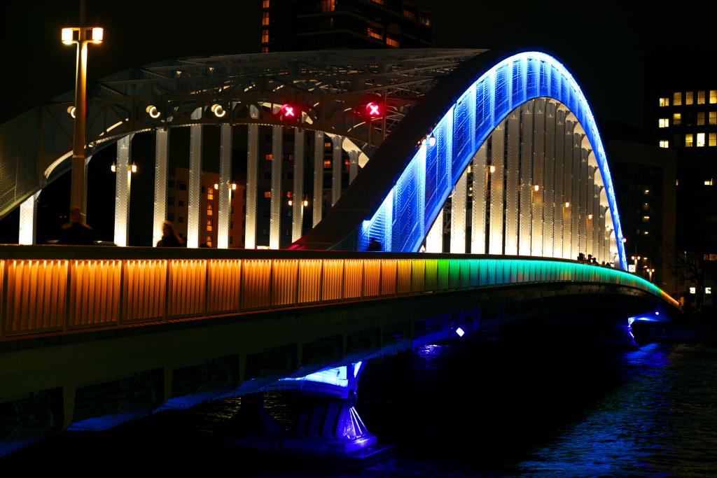 夜の隅田川を美しく照らす光景を東京の新たな観光名所に 永代橋のライトアップ