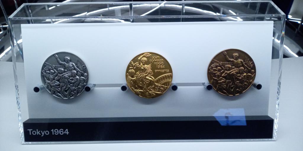 Tokyo 1964 のメダルもご参考に。 OLYMPIC AGORA  日本橋三井タワー　コレド室町、室町テラス
