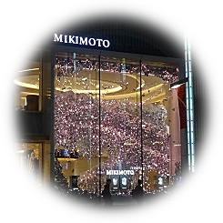  銀座·中央通りを彩る「Ginza Holiday Installation」 
