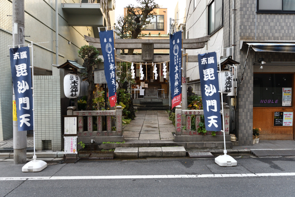 Suehiro Shrine - Bishamonten Have a short trip visiting Seven Lucky Gods in Nihonbashi!