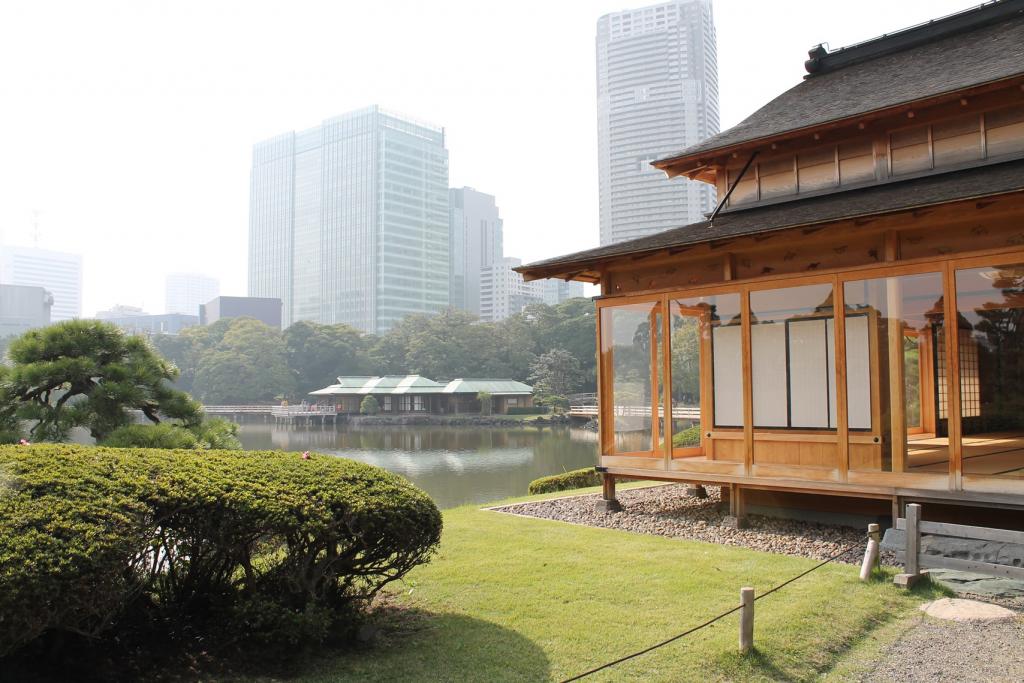  浜離宮恩賜庭園　お伝い橋・中島の御茶屋露台が修復工事に入ります。
【Notice】 the O-tsutai-bashi Bridge and the Nakajima-no-ochaya Teahouse, and their Temporary Closure in Hama-rikyu Gardens