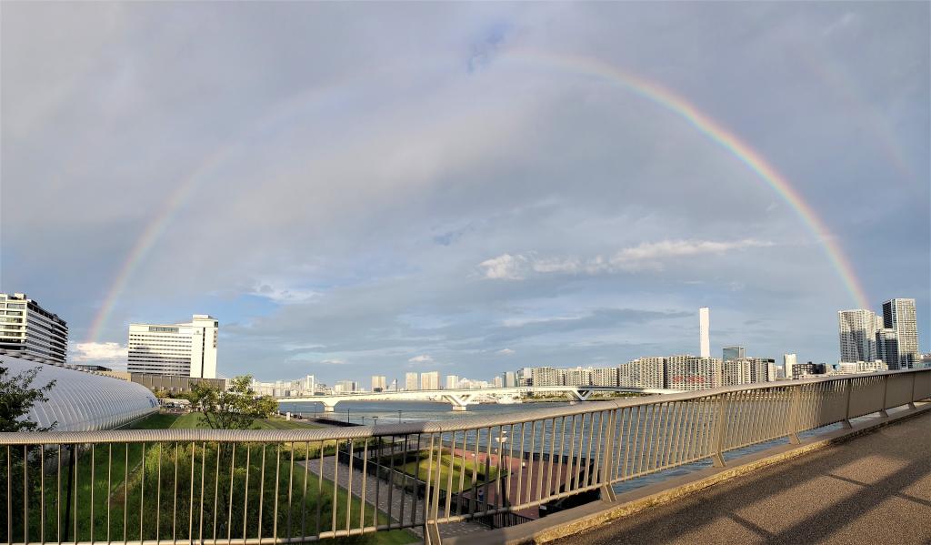 東京オリンピック・パラリンピック2020大会選手村に
大きな　虹があらわれました。