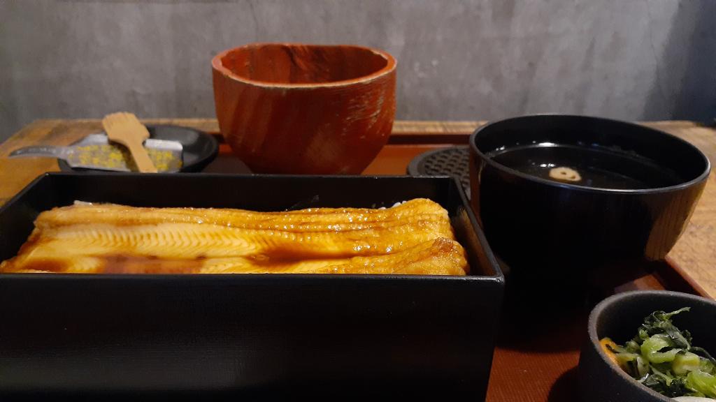 食べて幸せ、粋な江戸土産！～日本橋 玉ゐ「ふっくら煮あなご」～