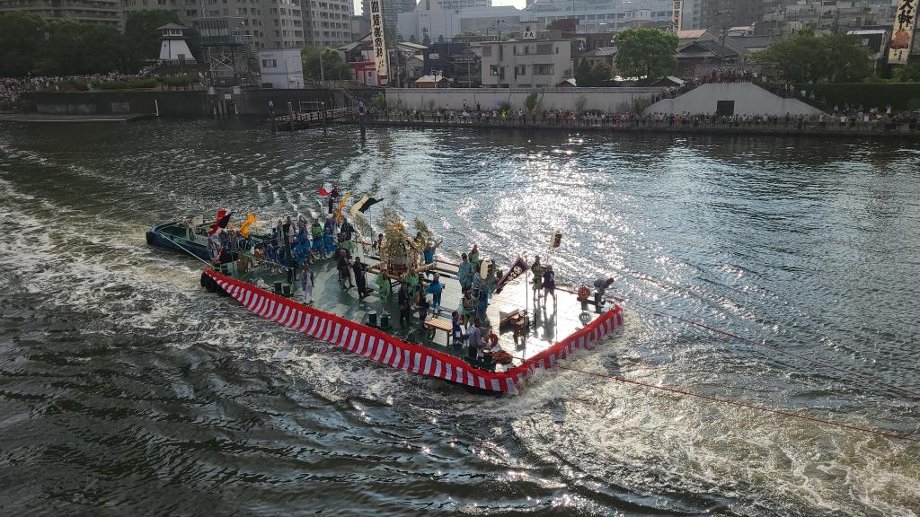 住吉神社例祭に度肝を抜かれました！　「神輿の船渡御」と「祭の幟」