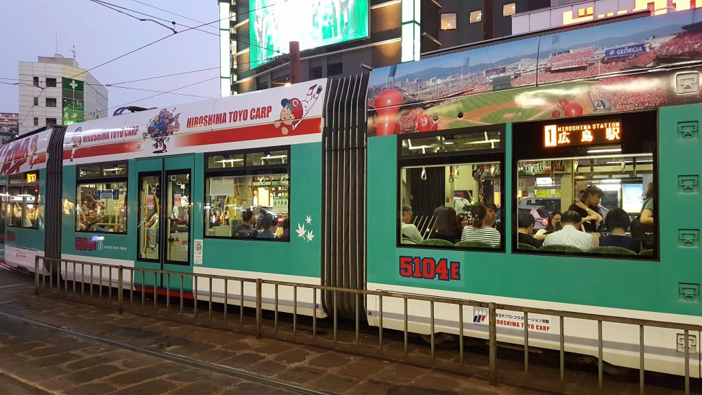 広島電鉄（路面電車） あなたはいくつ見つけられますか？　広島電鉄で、中央区お馴染みの地名を発見