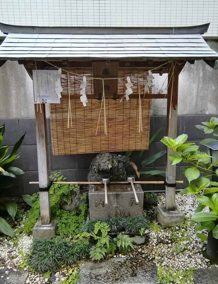  人形町駅から行ける、静かな佇まいの神社　⑭
　～　末廣神社　～