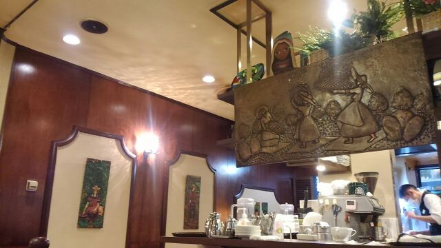 店内の銅版画　コーヒー農園を描いた名作 Cafe Paulista 、`Paulista old、John & Yoko　
