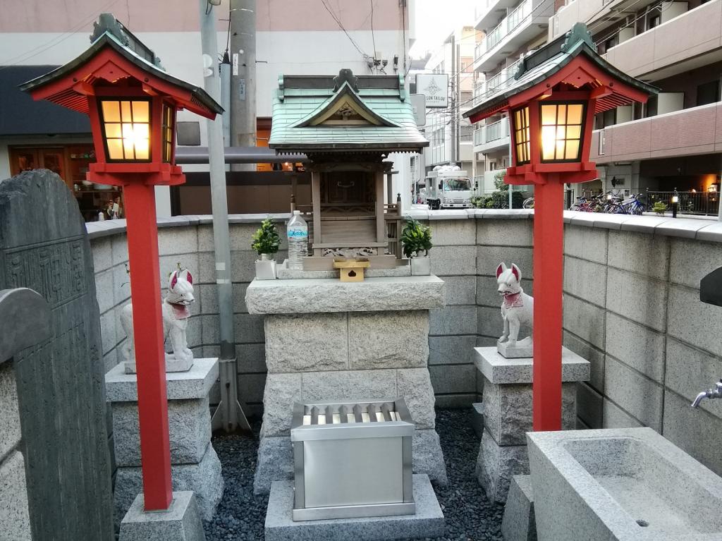  人形町駅から行ける、静かな佇まいの神社　⑰
　～　橘神社　～ 