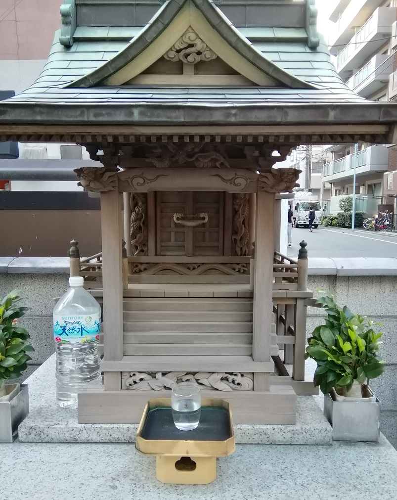  人形町駅から行ける、静かな佇まいの神社　⑰
　～　橘神社　～ 