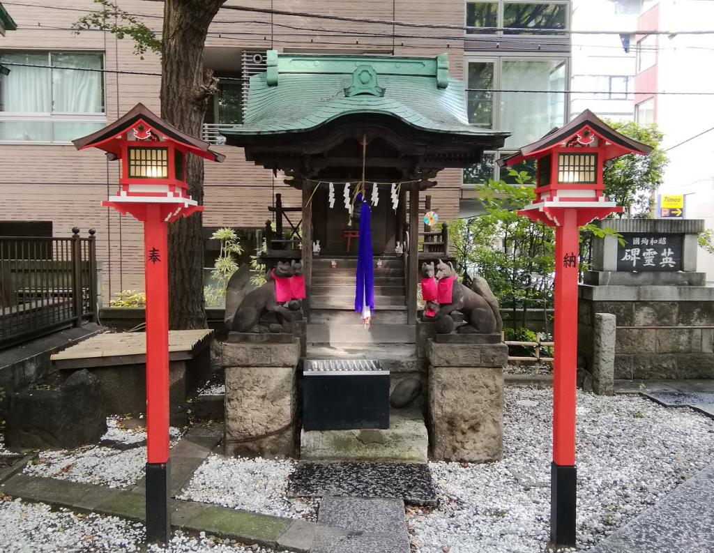  人形町駅から行ける、静かな佇まいの神社　⑱
　～　銀杏八幡宮　～