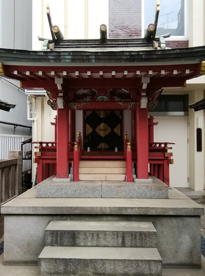  人形町駅から行ける、静かな佇まいの神社　⑲
　～　白旗稲荷神社　～