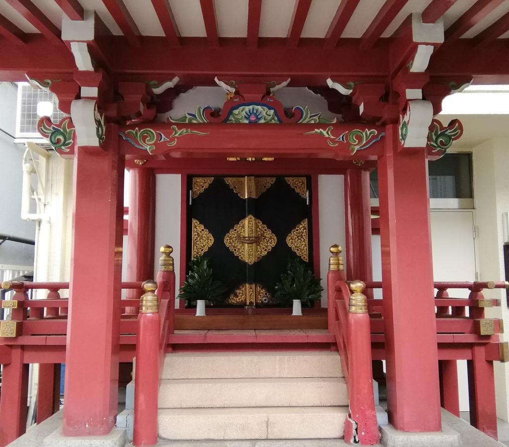  人形町駅から行ける、静かな佇まいの神社　⑲
　～　白旗稲荷神社　～