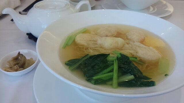 海老ワンタン入りスープ麺　delicious of the trecious　３つの意味が込められた『銀座トレシャス』 Hong Kong 1997 in Ginza Trecious Bldg.