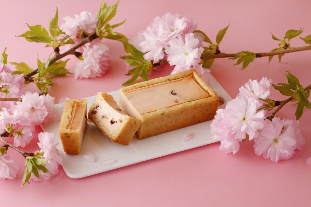  旬を楽しむ、春ならではの「シェフのお薦めコース」・春の手焼きチーズケーキ（さくら味）　　～　資生堂パーラー　銀座本店（レストラン）・（ショップ）　～