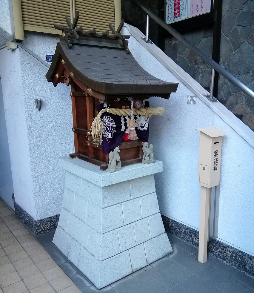  人形町駅から行ける、静かな佇まいの神社　NO.３１
　～　初音森神社　～ 
