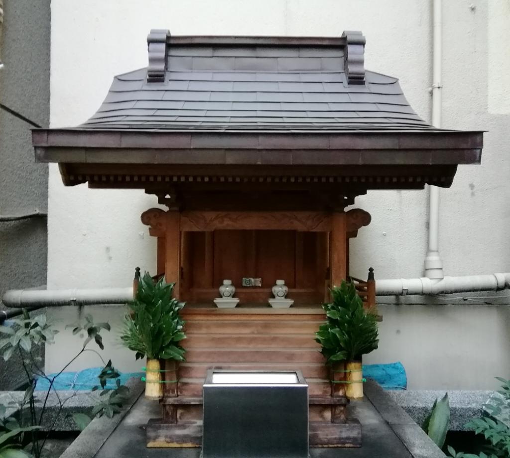  人形町駅から行ける、静かな佇まいの神社　NO.３４
 　～　家内喜稲荷神社　～ 