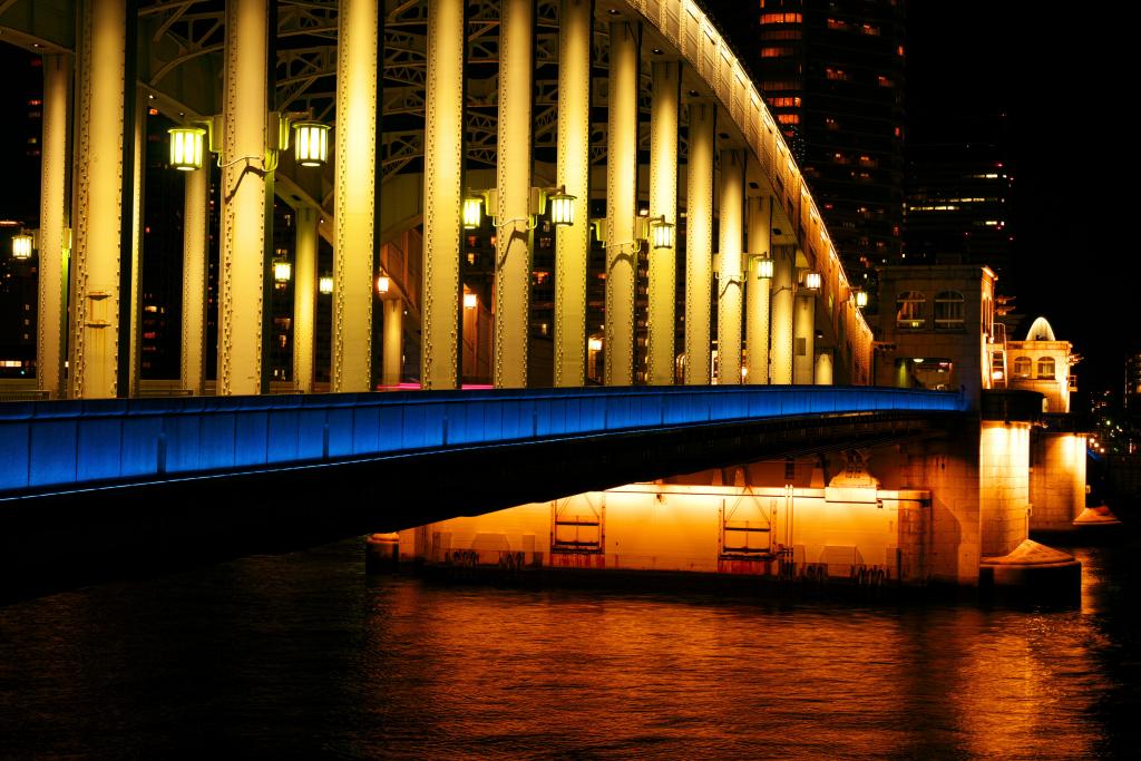 勝鬨橋のライトアップ 築地大橋の夕景と勝鬨橋