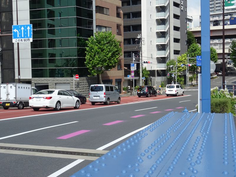 TOKYO 2020 関係車両の優先レーン 清洲橋に現れた桜色の点線の正体は…？