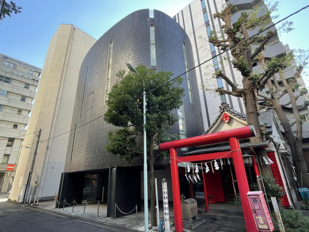 建築：北川原温（きたがわら　あつし） 楕円・円筒形の不思議な存在感　日本ペンクラブ