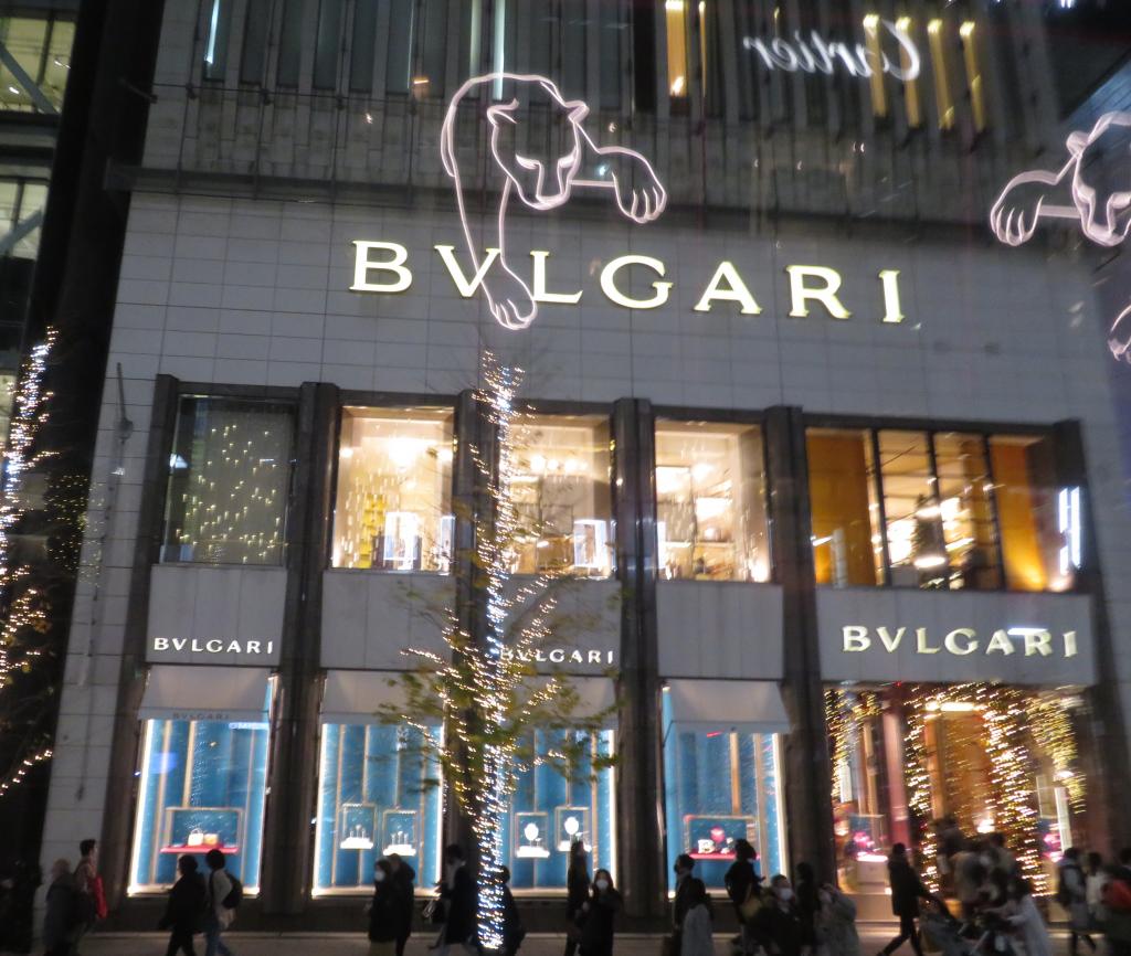 BVLGARIの壁面に　Cartier のパンテールが
 京橋発着　日帰り　クリスマス・ナイトツアー　報告
