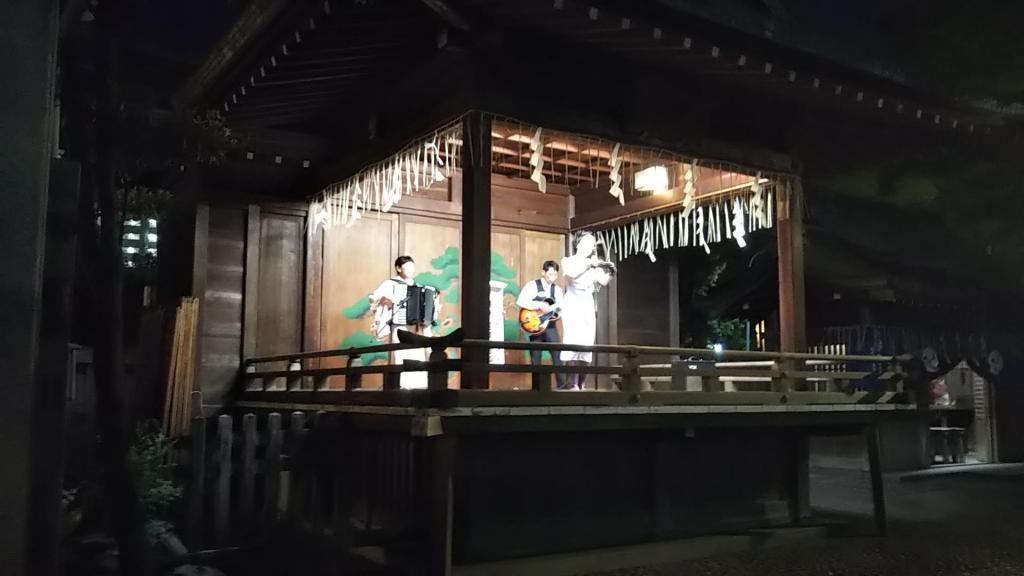夜には演芸 鐵砲洲稲荷神社　例大祭の4日間
