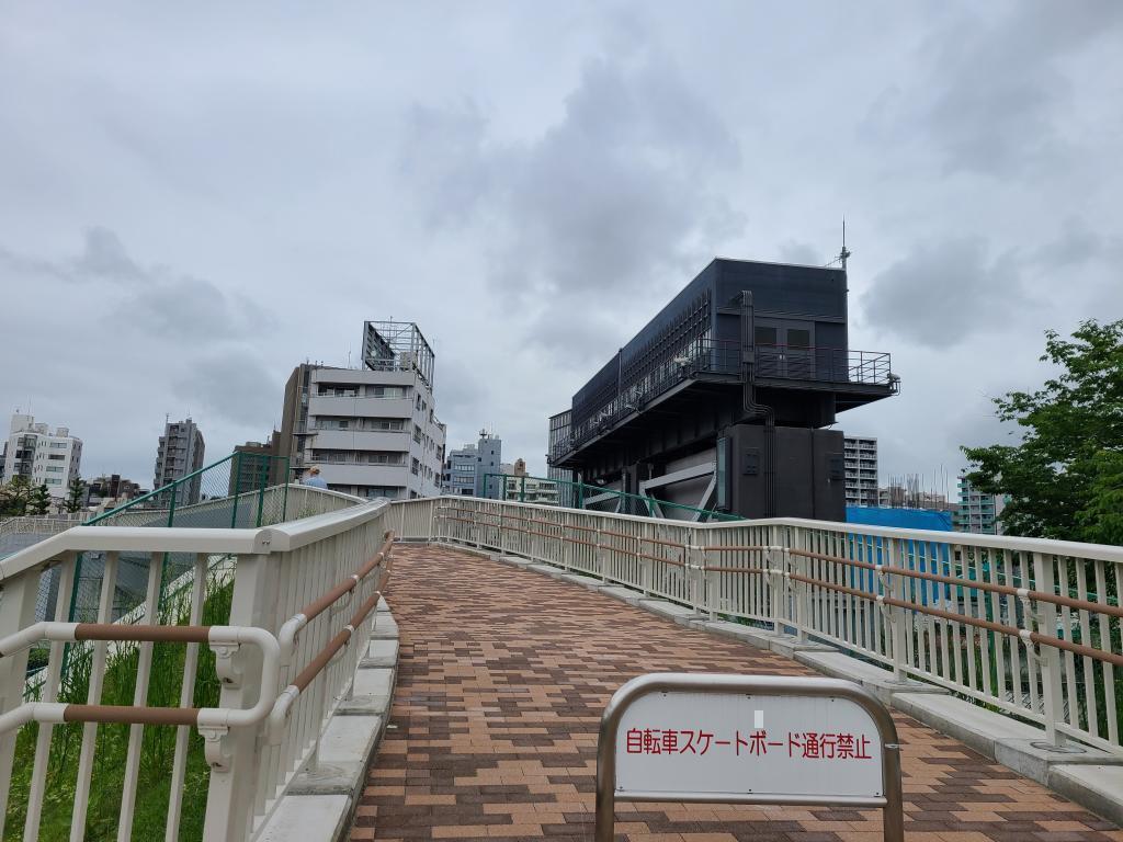 隅田川テラス連絡橋（上り） 隅田川テラスが連絡橋で繋がりました！（大島川水門付近）