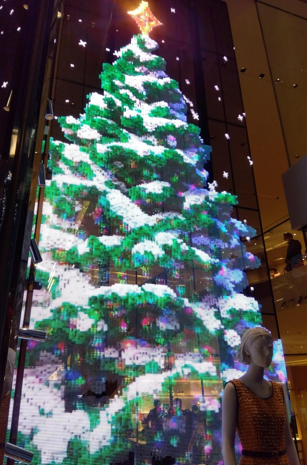 LOUIS  VUITTON ’s　Christmas tree  銀座のクリスマス 2022
