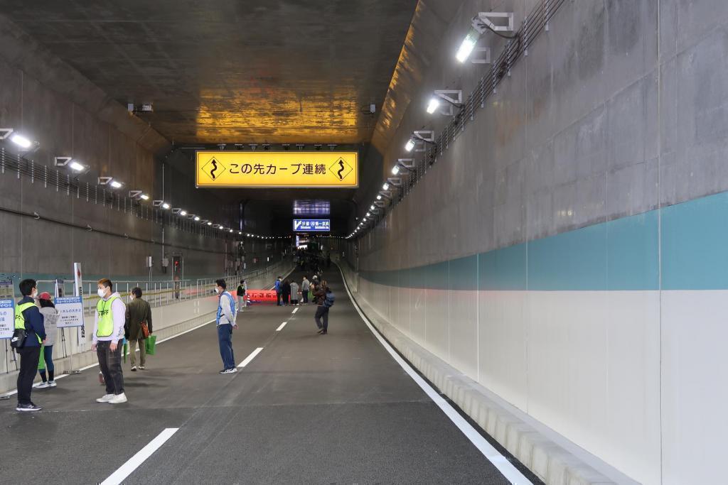 この先カーブ連続 「築地虎ノ門トンネル」12.18 午後３時 開通！
2022.12.10 開通記念ウォーキングイベントに参加してきました