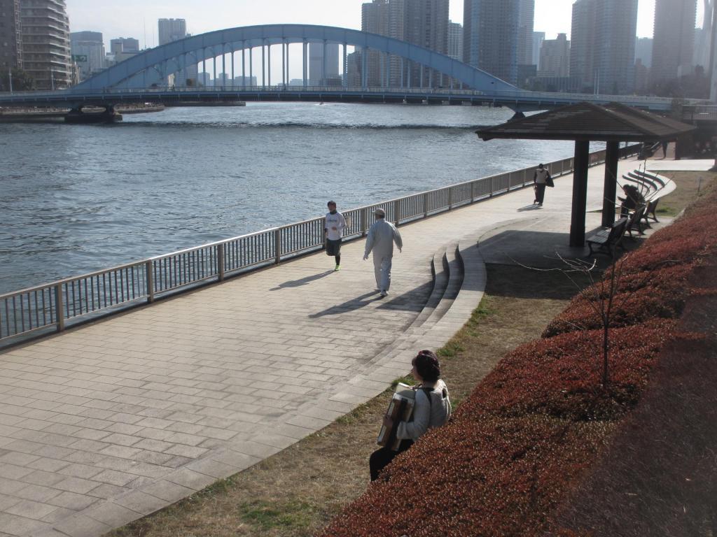 永代橋を一望する最高スポット 隅田川テラスでミュージック♪♪♪