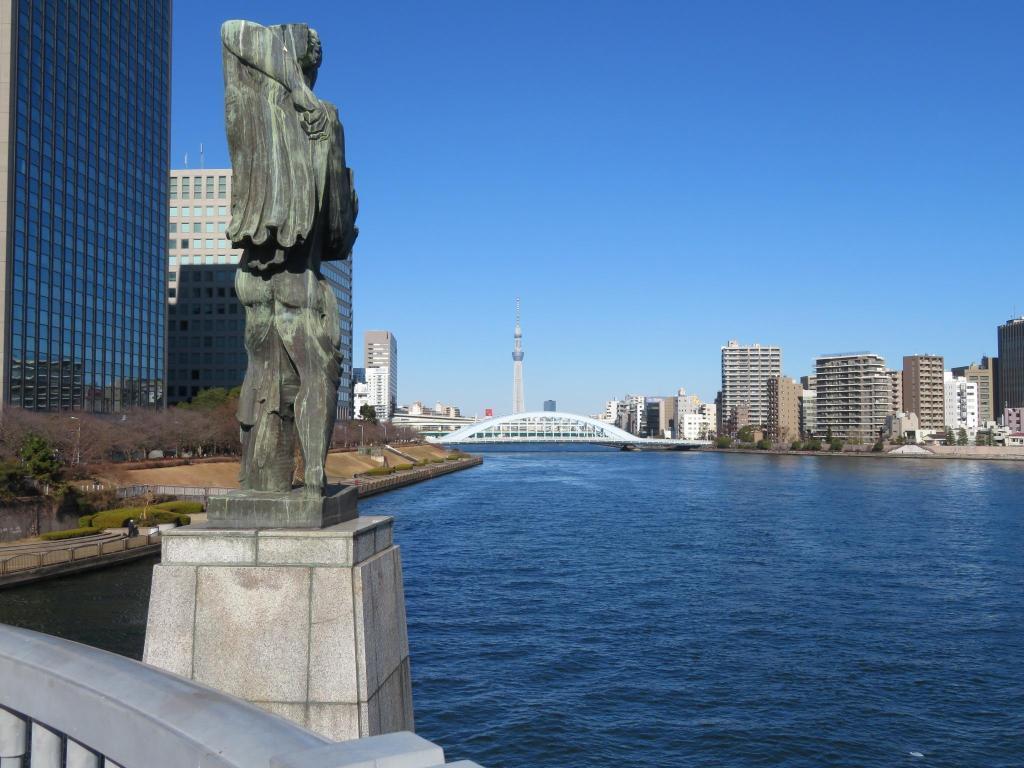  【令和5年1月-2月】　青い空！寒さを映す隅田川！ 
                                橋からの景観を楽しむ
