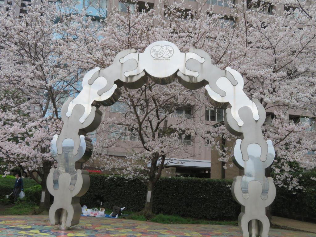  隅田川沿いの桜の名所を愛でる