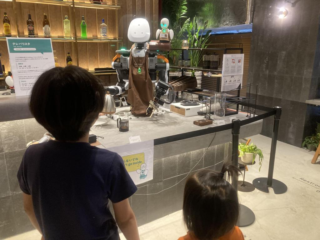  大人も子どもも楽しい！外国人観光客にも大人気。ただの「ロボット」じゃない、日本橋の「分身ロボットカフェ」DAWNを体験してきました！