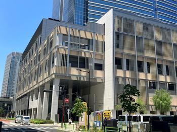  城東小学校の歴史と現在の45階高層ビル
東京ミッドタウン八重洲との共存！