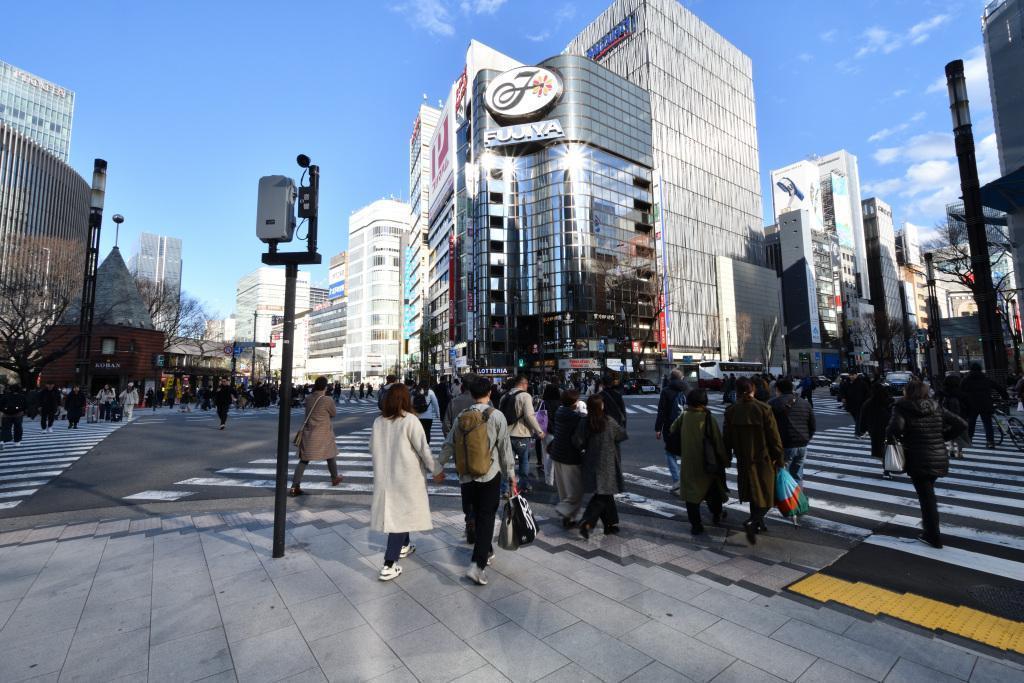 Why not come to the scramble intersection in Ginza?