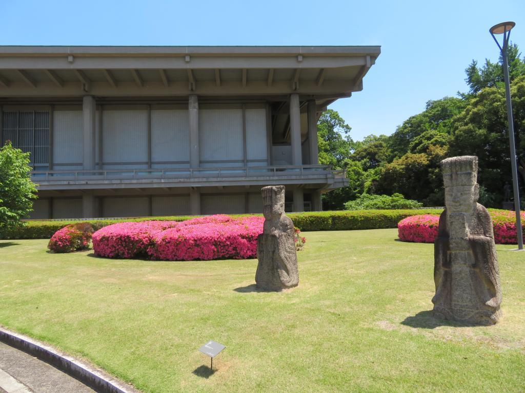 国立博物館の石像「文官」 日動画廊 入口の二体の石像のこと  