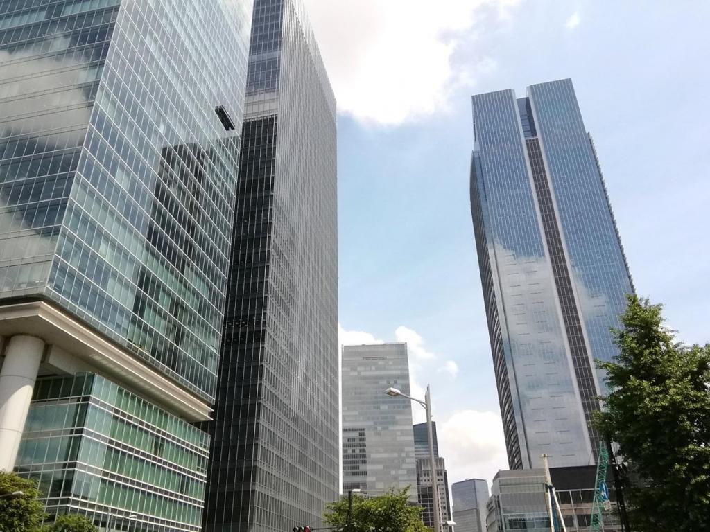  Looking up at high-rise building
　ー　高層ビルを見上げる　ー　②
　　～　東京ミッドタウン八重洲　～