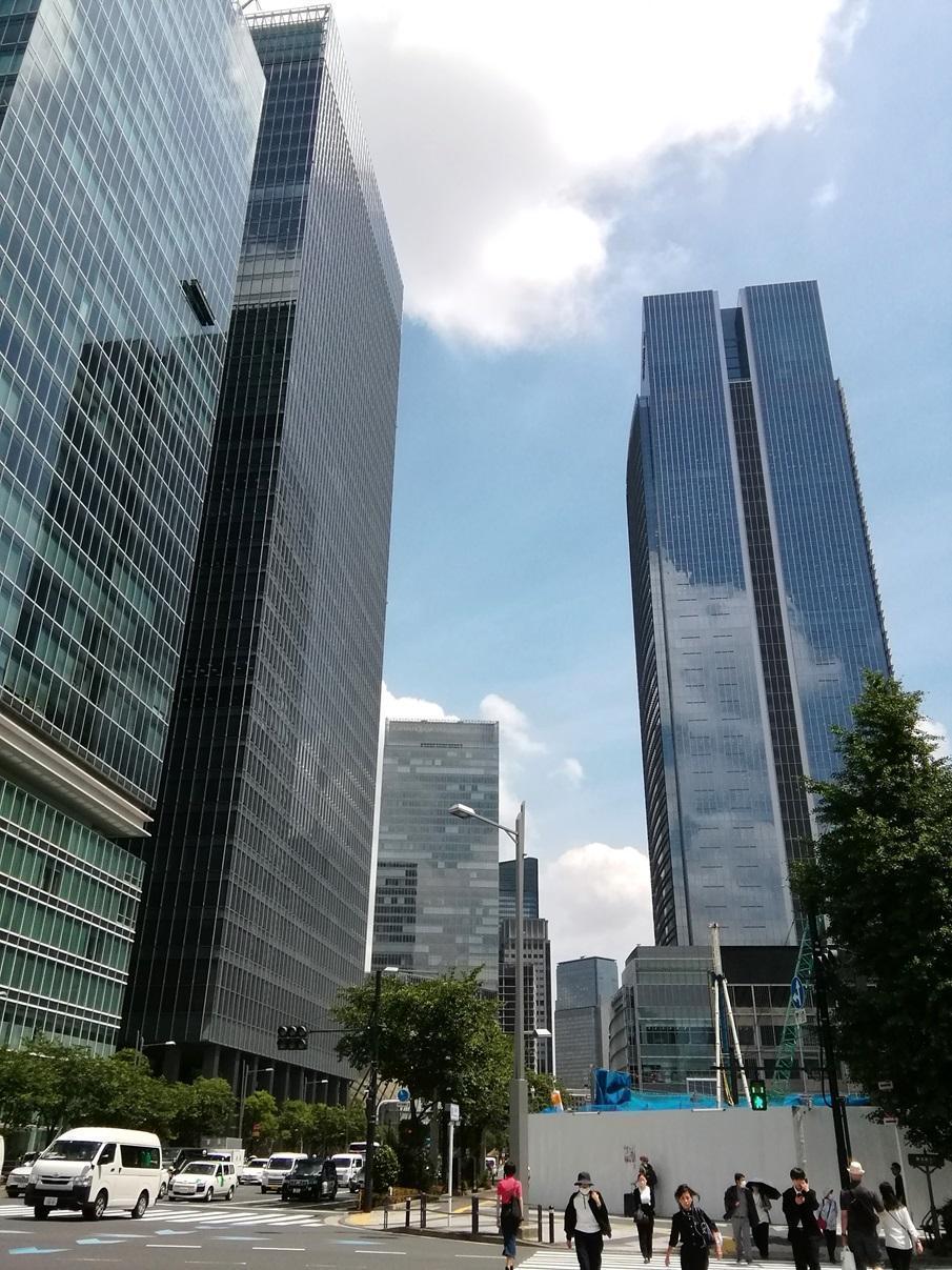  Looking up at high-rise building
　ー　高層ビルを見上げる　ー　②
　　～　東京ミッドタウン八重洲　～