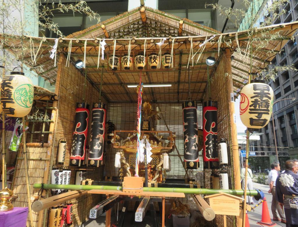 日本橋一丁目の御仮屋　神輿には「日本一」の扁額 令和六年山王祭　神幸祭　天下祭りの一大イベント