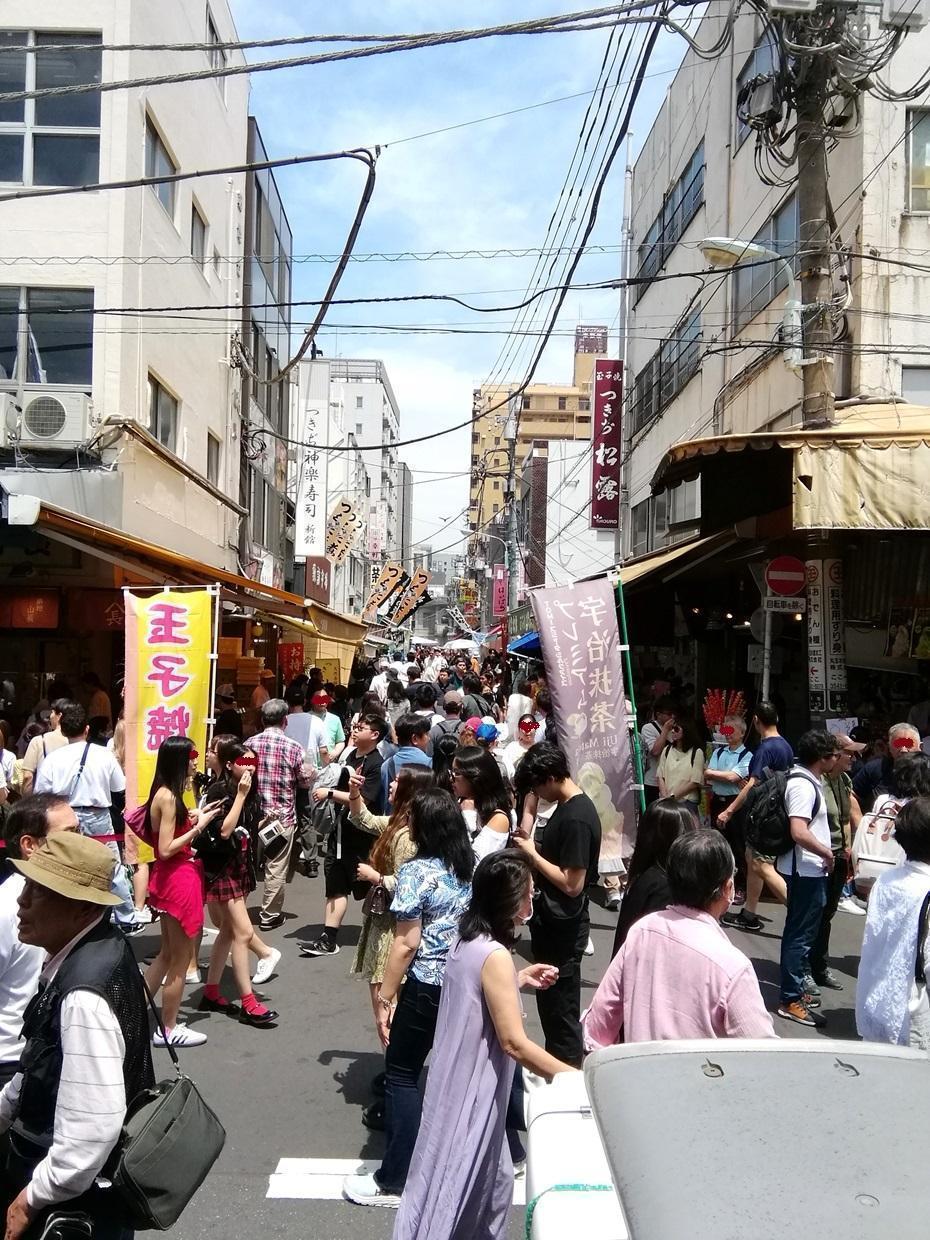 築地中通り・波除通り側（南西側） 築地場外市場
　ちょっと内側ですが、
　一周してみましょう！　後編
　　～　築地場外市場　～