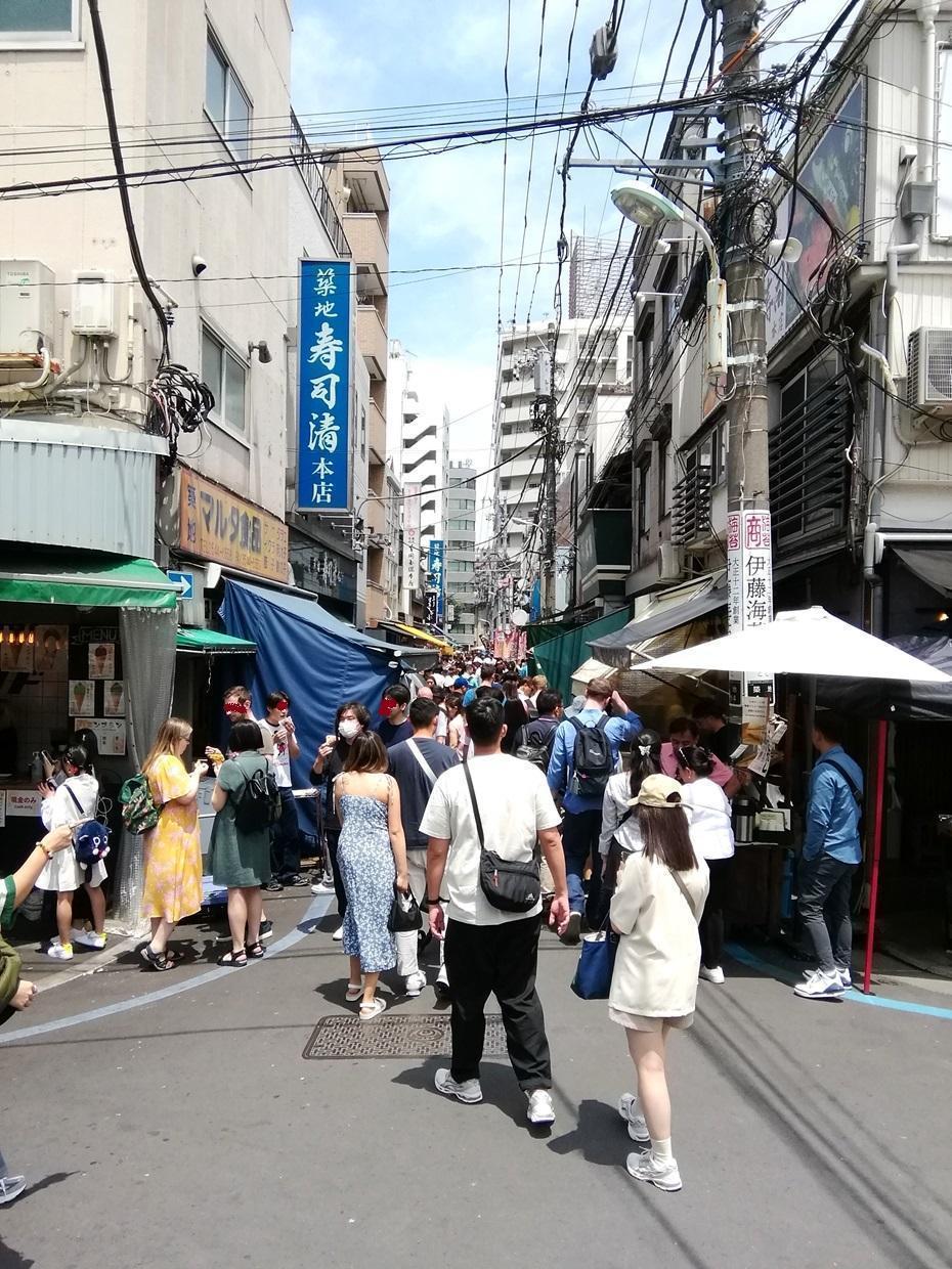 築地東通り・波除通り側（南西側） 築地場外市場
　ちょっと内側ですが、
　一周してみましょう！　後編
　　～　築地場外市場　～