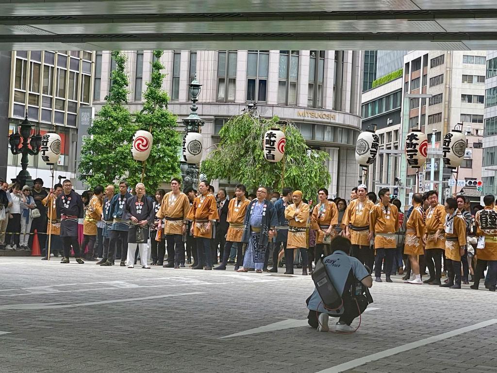 日本国道路元標（日本橋）で迎える室町・本町 中央通りを神輿が練り歩く（山王祭）下町連合渡御