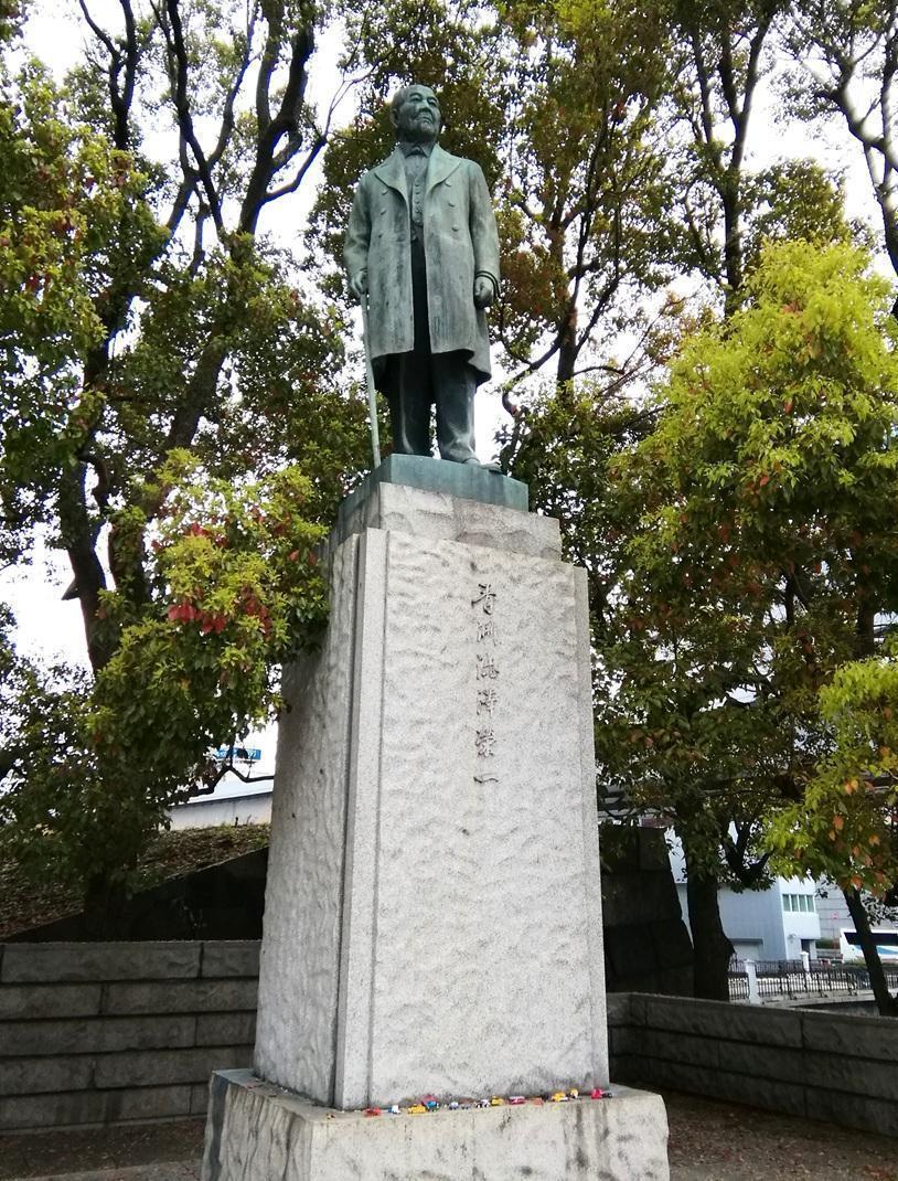 渋沢栄一像
（千代田区・常盤橋公園内） 「祈りの幕が下りる時」
　キーとなる１２の橋、ご紹介します　④
　　ー　４月　常盤橋　ー