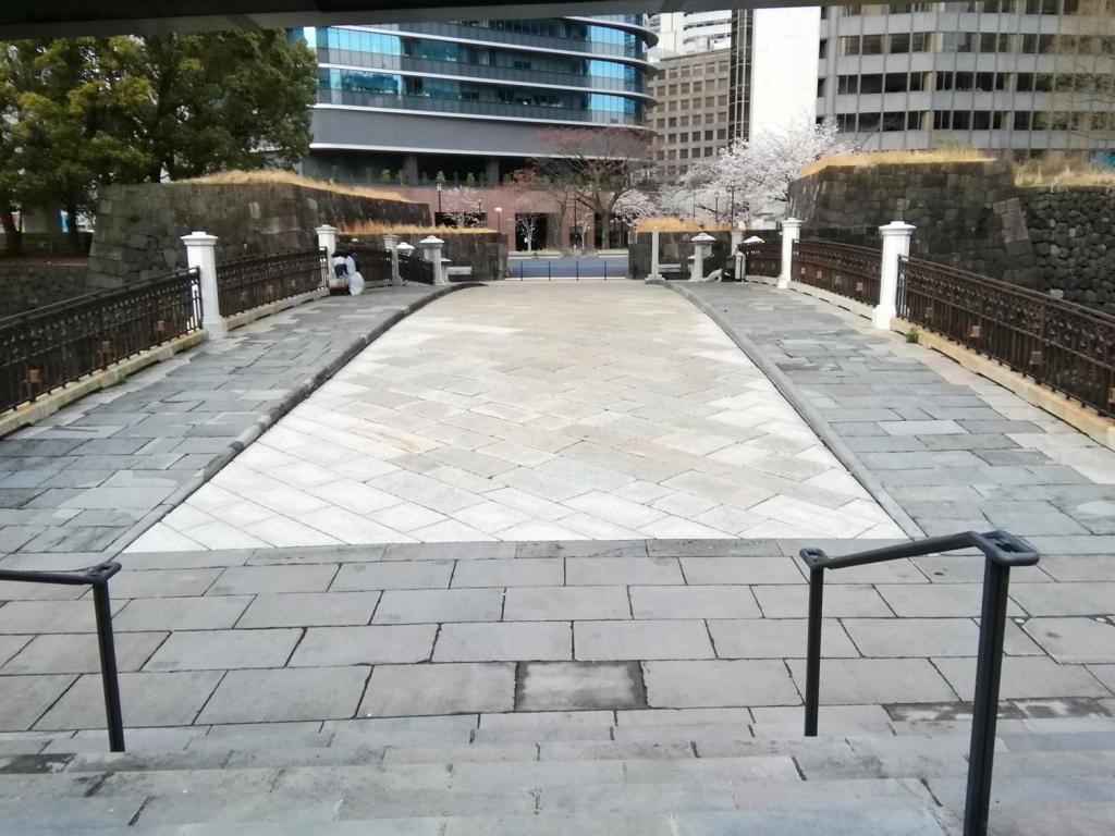 国指定史跡・常盤橋門跡 「祈りの幕が下りる時」
　キーとなる１２の橋、ご紹介します　④
　　ー　４月　常盤橋　ー