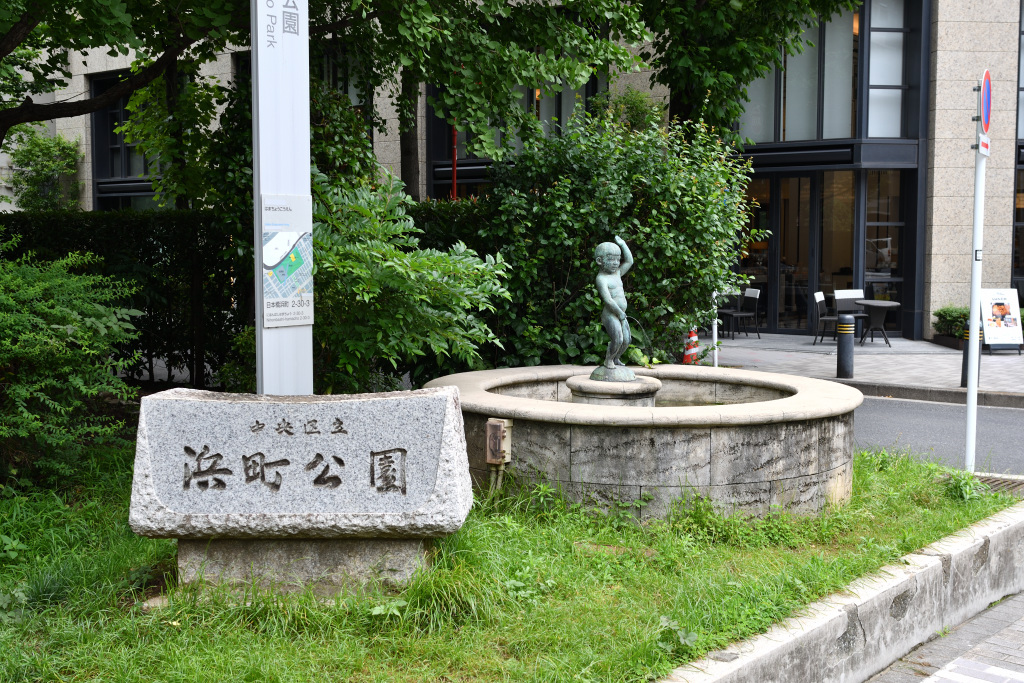  Manneken Pis in front of Meijiza Theatre