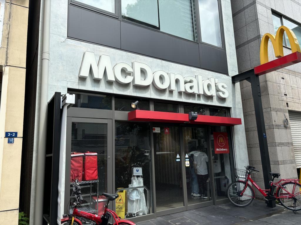 マクドナルド にぎわいと1号店のあるまち、中央区　現代編
（ハンバーガーチェーン）