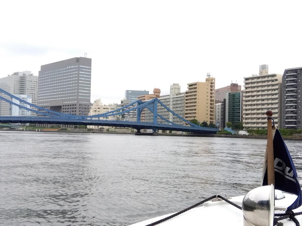 万年橋を通過して隅田川　清洲橋遠景 第11回　江戸東京・川のなぜなぜ舟めぐり
楽しく勉強になりました
