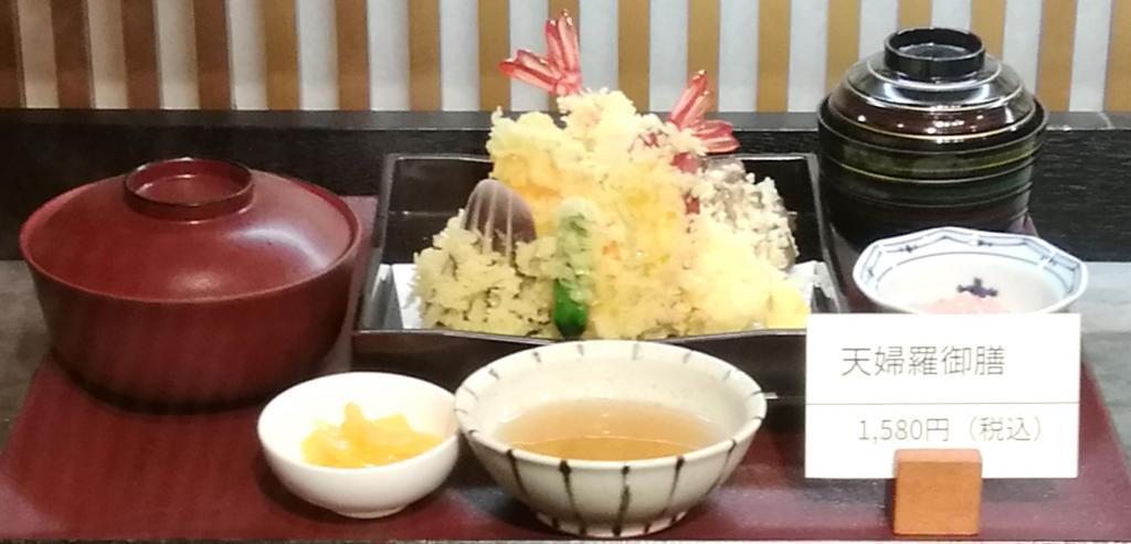  雨の朝　築地本願寺
　そしてお勧めのお食事処
　　～　築地本願寺　～