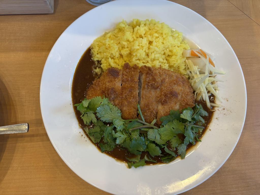 【メイン】三元豚カツカレー　パクチー添え New Open　八丁堀　洋食屋ププレ　さん