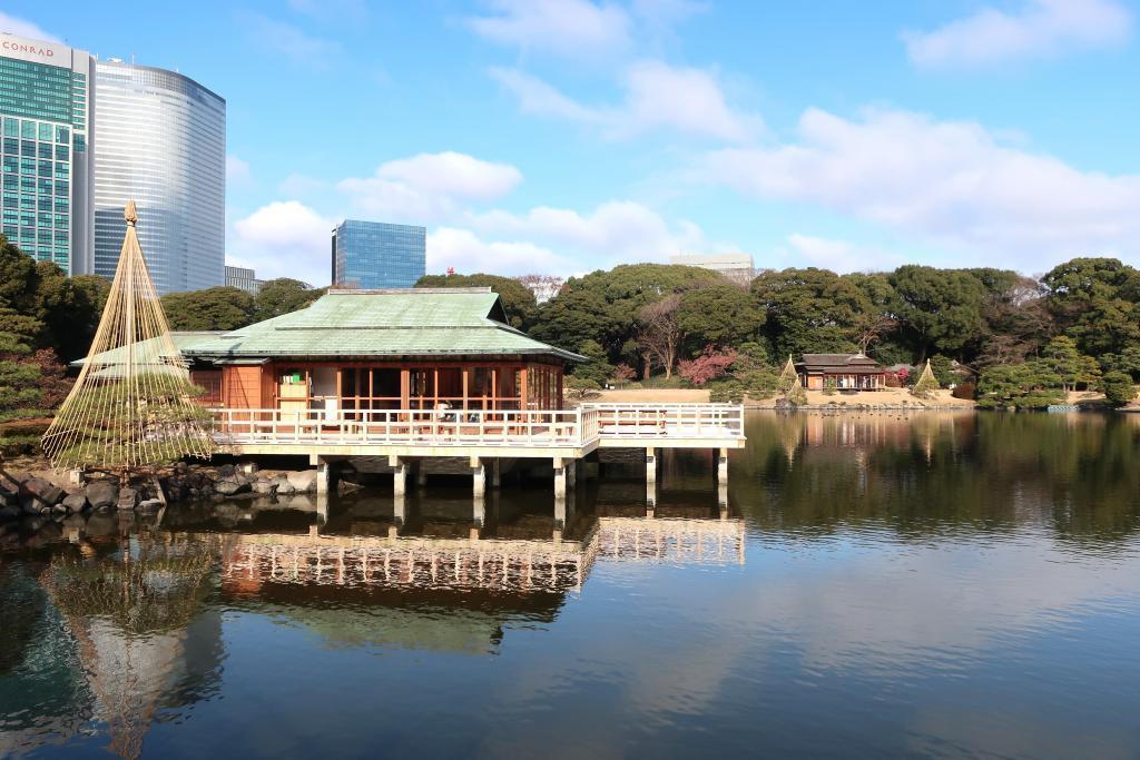  浜離宮恩賜庭園の正月飾り