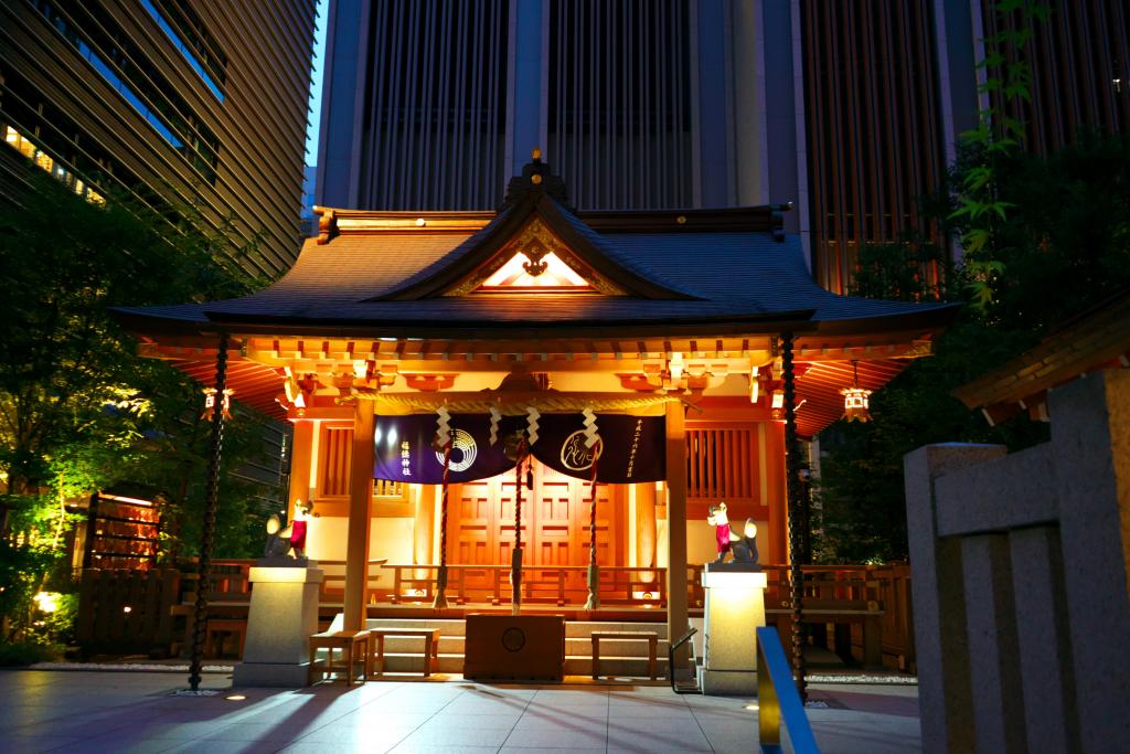 福徳神社を中心に散策をしてみては 「ECO EDO 日本橋」と「重要文化財「三井本館」開館90周年」のライトアップ